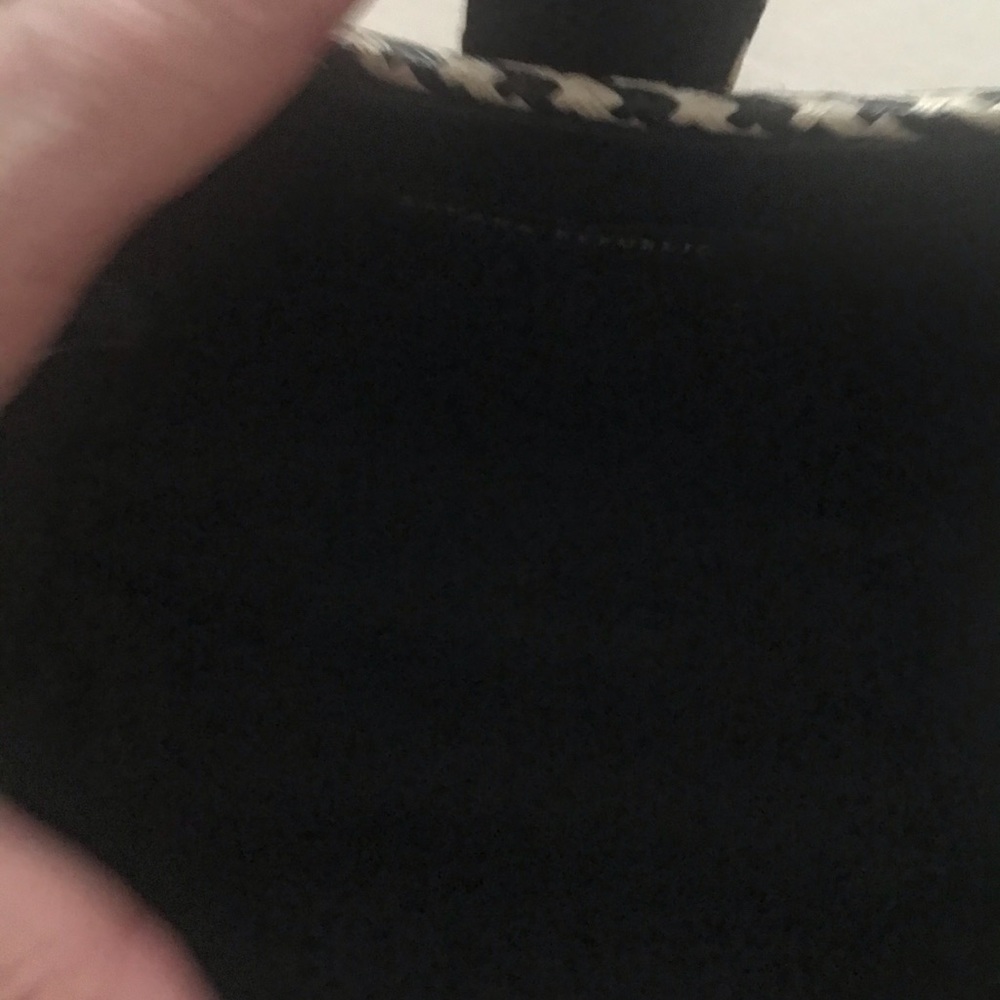 Banana Republic clutch - Picture 5 of 5